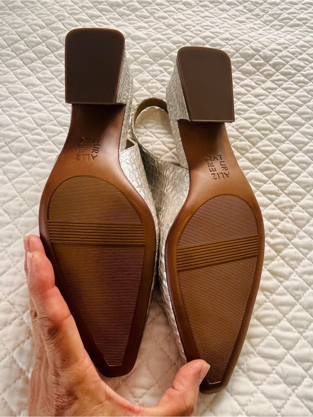 Naturalizer Leslie slingback pump in a silver Texture finished. Size 8